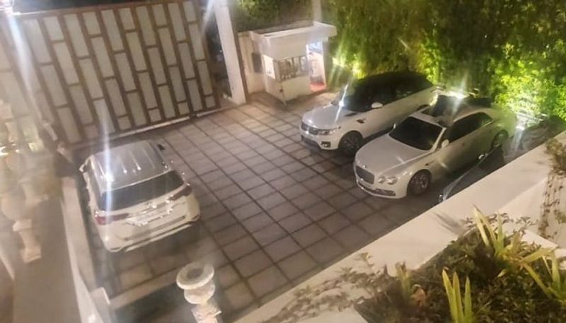 16 luxurious cars golds ED found from conman's grand sea facing bungalow bsm