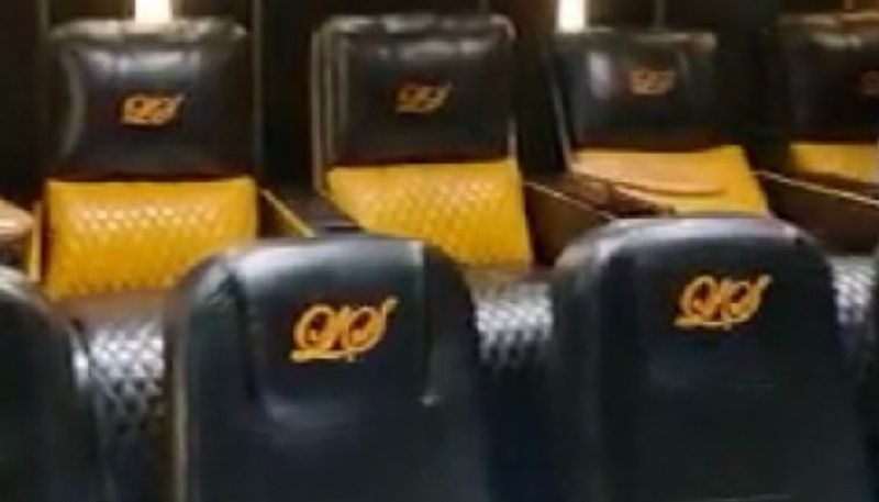 16 luxurious cars golds ED found from conman's grand sea facing bungalow bsm