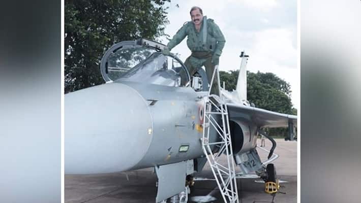 IAF chief flies Tejas Mk1 fighter jet over Bengaluru skies-VPN IAF chief flies Tejas Mk1 fighter jet over Bengaluru skies-VPN