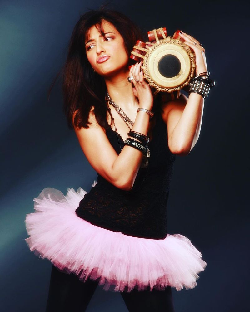 shruti haasan share rare pics with dhol her desire found that time