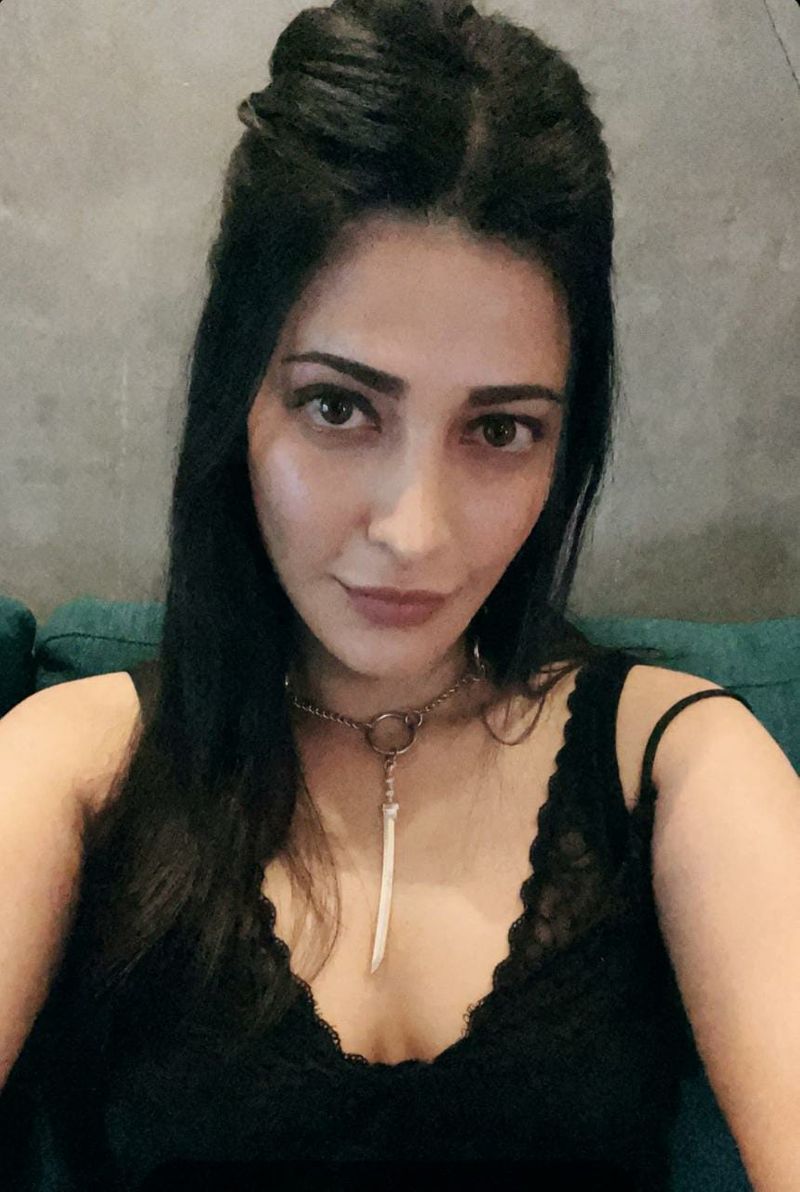 shruti haasan share rare pics with dhol her desire found that time