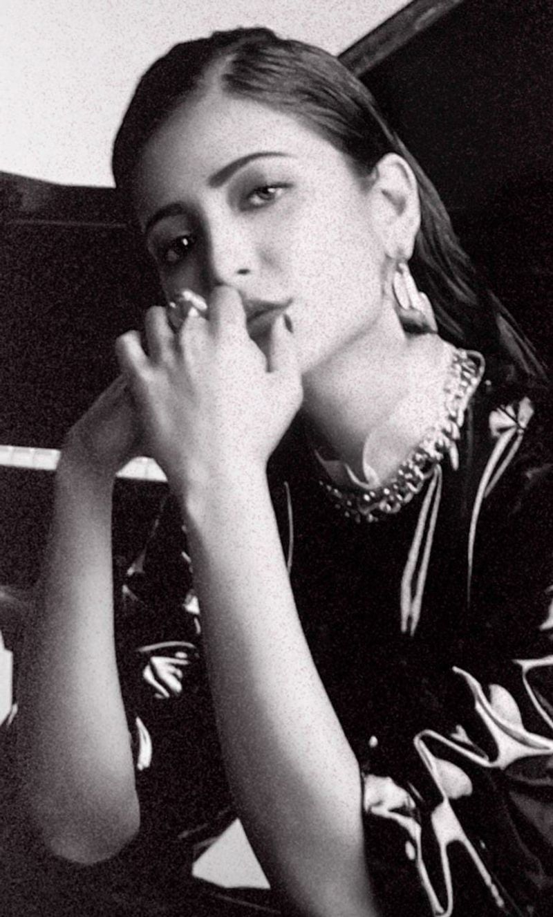 shruti haasan share rare pics with dhol her desire found that time