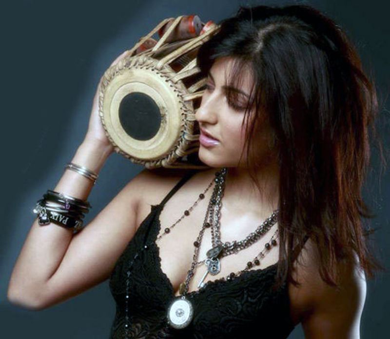 shruti haasan share rare pics with dhol her desire found that time