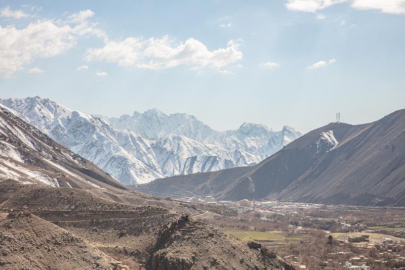Who is the national resistance front of Afghanistan who wage war against Taliban