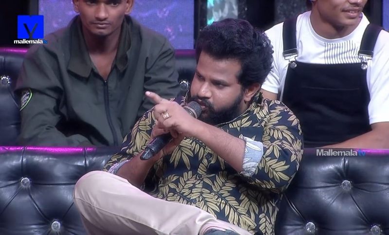 hyper aadhi questions sudheer are you virgin rashmi gets fire