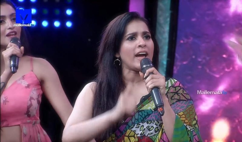 hyper aadhi questions sudheer are you virgin rashmi gets fire