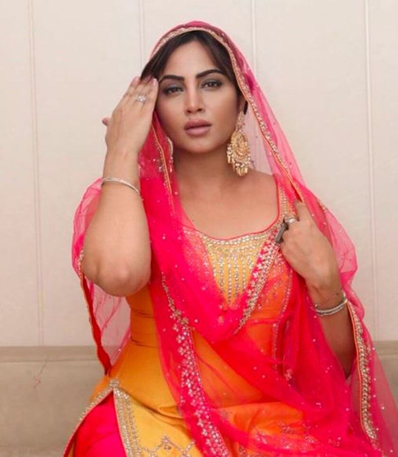 biggboss fame arshi khan met accident in delhi
