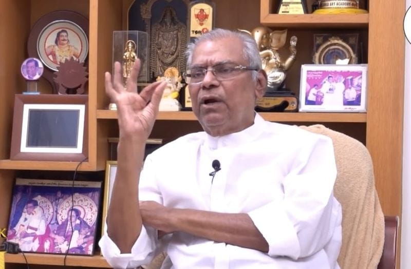 anchor anasuya fires on kota srinivas rao as he made negative comments on her dressing style