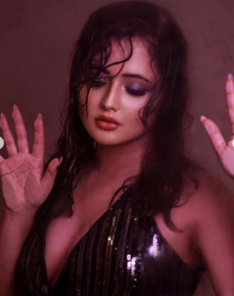 This bathroom photoshoot of Rashami Desai proves she is no less than a diva dpl