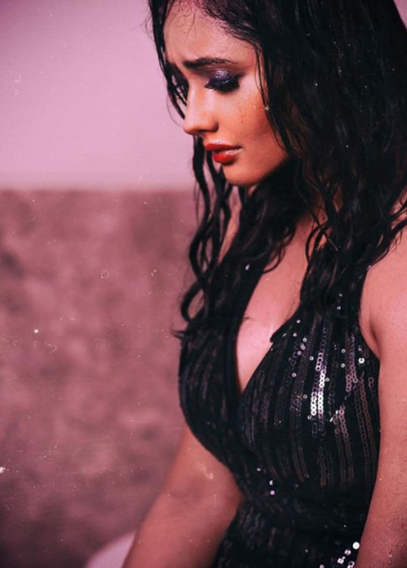 This bathroom photoshoot of Rashami Desai proves she is no less than a diva dpl
