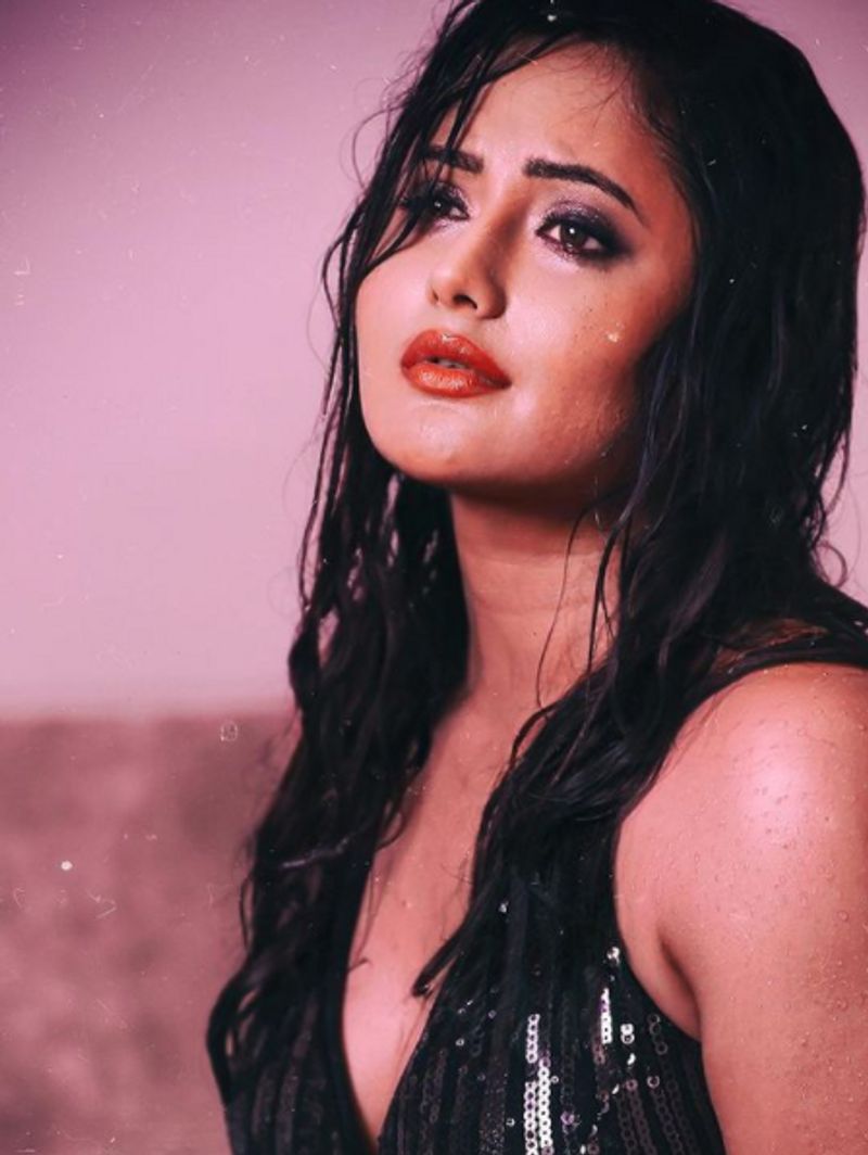 This bathroom photoshoot of Rashami Desai proves she is no less than a diva dpl
