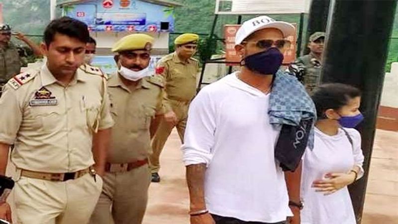 Shikhar Dhawan visits Vishno Devi With family Before second phase of IPL 2021