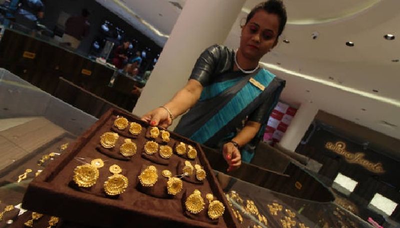 Gold Price Today 11 September 2021: Yellow Metal Loses Sheen Hovers Near 46000 Check Revised Rates