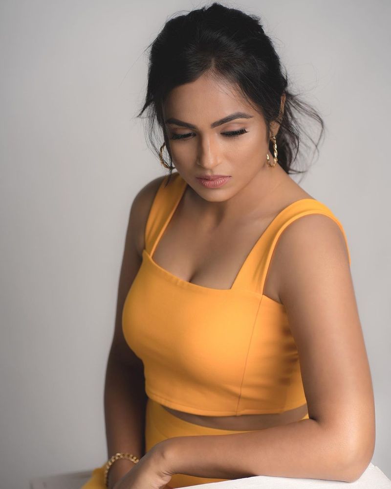 actress ramya pandian hot photo gallery