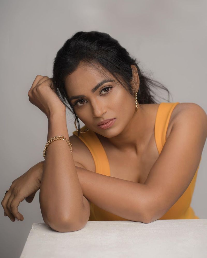 actress ramya pandian hot photo gallery