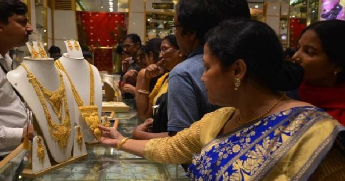 Gold Price Today: தங்கம் விலையில் ஏற்பட்ட திடீர் மாற்றம்? நகை வாங்க நினைப்பவர்கள் அலர்ட் ஆகிடுங்க!!