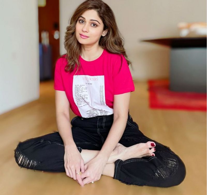 Bigg Boss 15 Shamita Shetty gives her pair of sandals to Miesha Iyer dpl