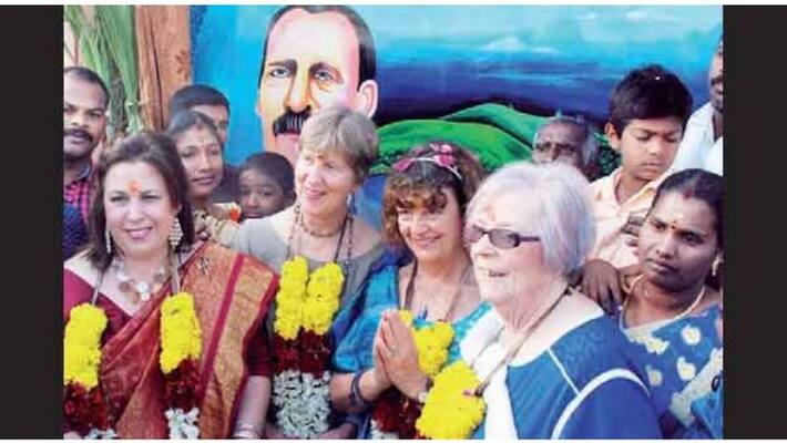 Kalainger Library in Madurai.. bennycuick's grandson and granddaughter who expressed support from London..! Kalainger Library in Madurai.. bennycuick's grandson and granddaughter who expressed support from London..!