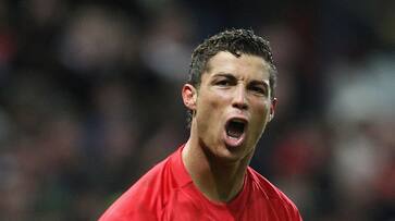 Cristiano Ronaldo completes move back to Manchester United, signs 2-year contract-ayh Cristiano Ronaldo completes move back to Manchester United, signs 2-year contract-ayh