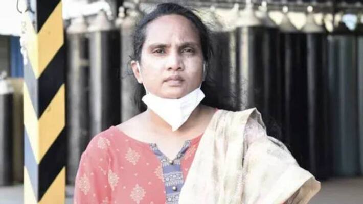 she lost her mother in covid now providing oxygen auto for needy she lost her mother in covid now providing oxygen auto for needy