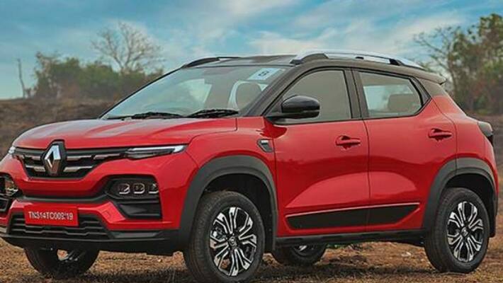 Renault presents Kiger SUV to Olympic medalist wrestlers Renault presents Kiger SUV to Olympic medalist wrestlers