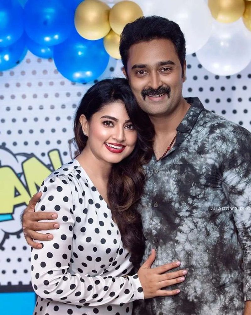 Actress sneha celebrate diwali with family cute photos goes viral