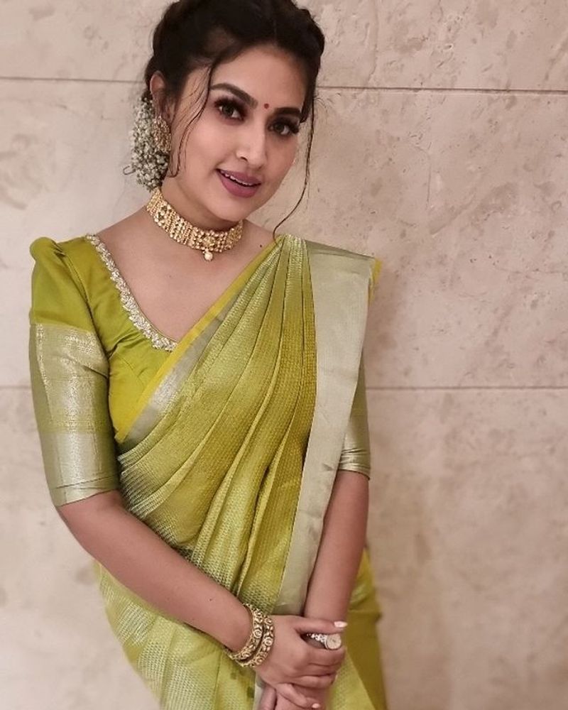Actress sneha celebrate diwali with family cute photos goes viral