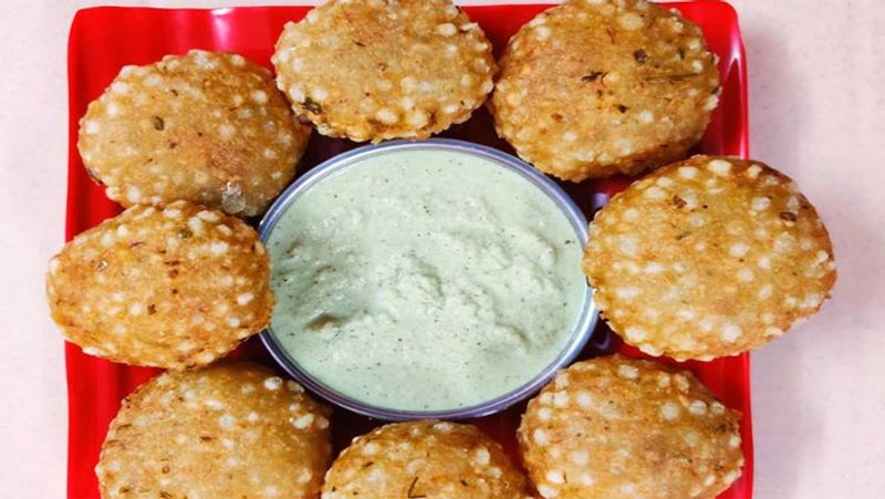 Make healthy and tasty snack sabudana vada recipe here