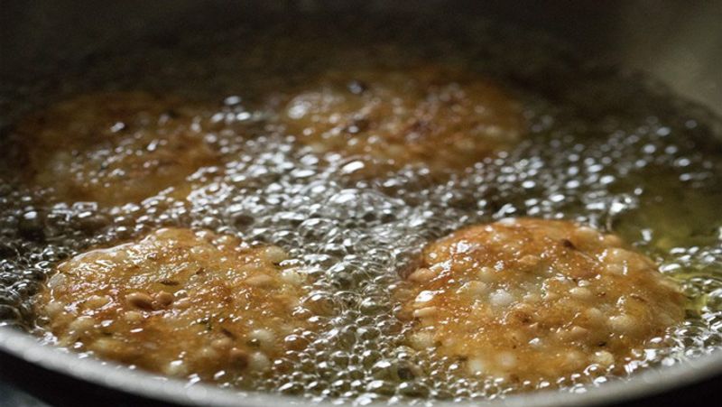 Make healthy and tasty snack sabudana vada recipe here