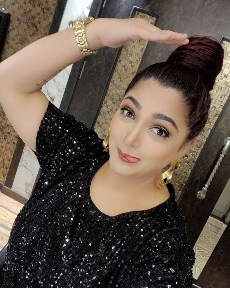 actress kushpoo slim look like hansika latest photo goes viral