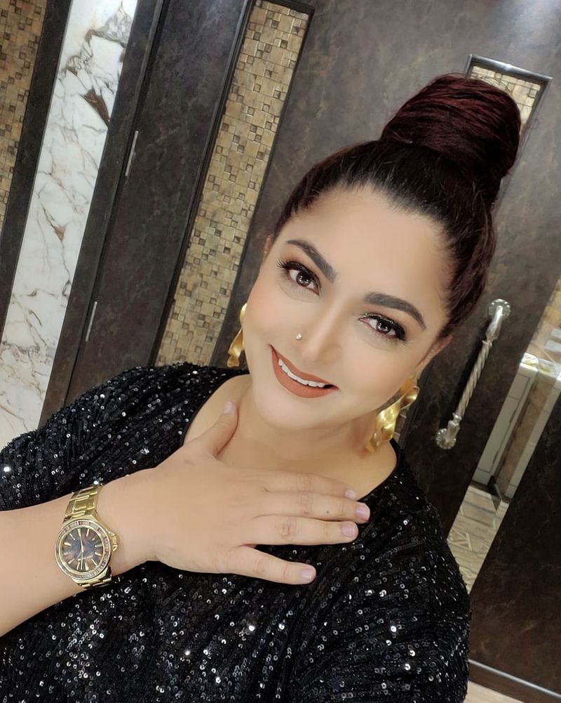 actress kushpoo slim look like hansika latest photo goes viral