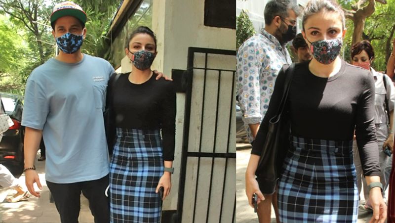 Shilpa Shetty looked upset with daughter Samisha, Sunny Leone was seen posing with her husband
