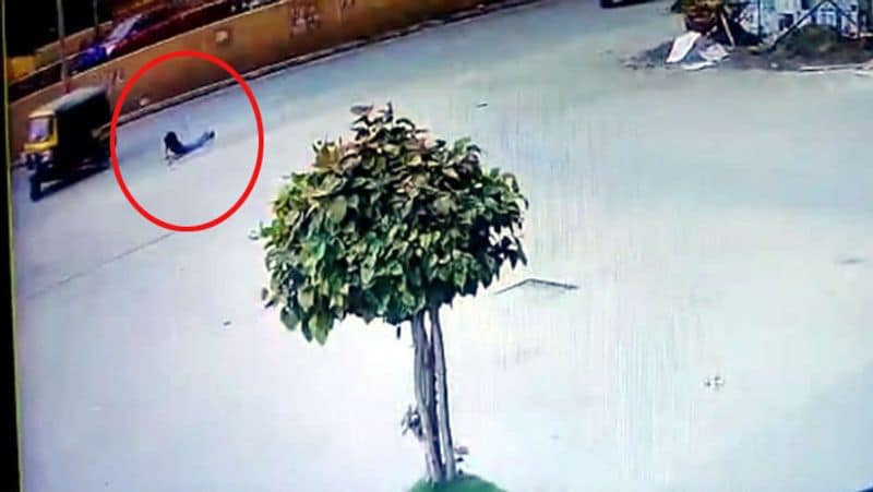 maharashtra news girl jumped of auto rickshaw due to fear molestation in aurangabad