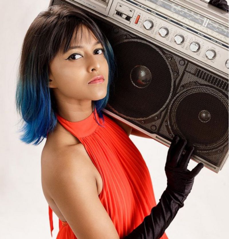 This is the Sri lankan Singer Yohani behind viral Sinhala song Manike Mage Hithe dpl