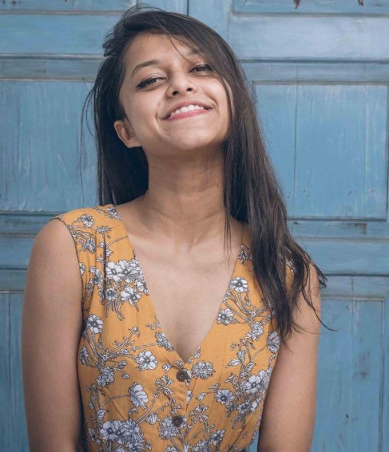 This is the Sri lankan Singer Yohani behind viral Sinhala song Manike Mage Hithe dpl