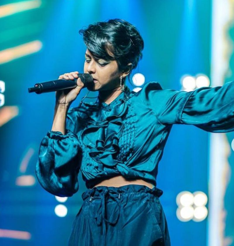 This is the Sri lankan Singer Yohani behind viral Sinhala song Manike Mage Hithe dpl