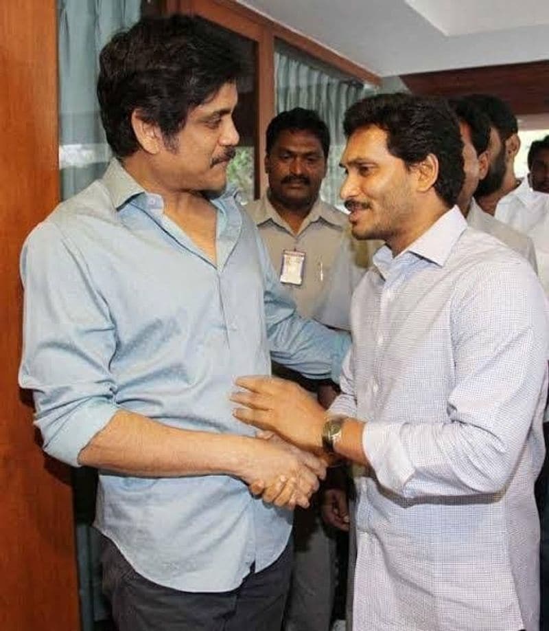 nagarjuna unseen rare photos viral with chiru krishna pawan ntr mahesh balayya venky prabhas
