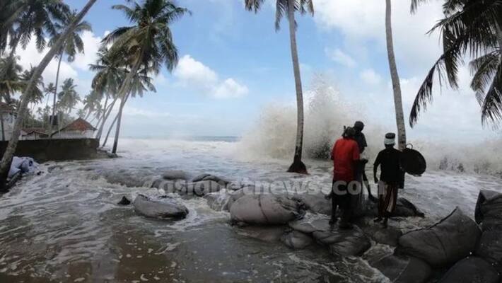 kerala rain high wave alert in kerala coastal region kerala rain high wave alert in kerala coastal region