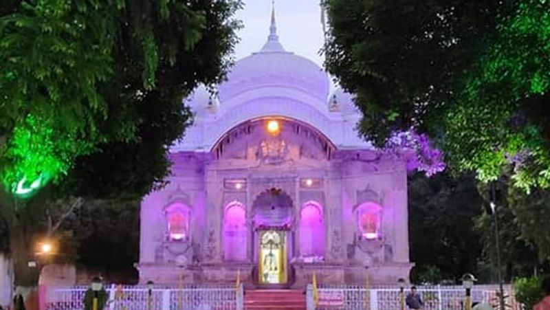 Janmashtami 2021, in Radha Krishna temple of Gwalior Madhya Pradesh, lord krishna wears jewelry worth Rs 100 crore