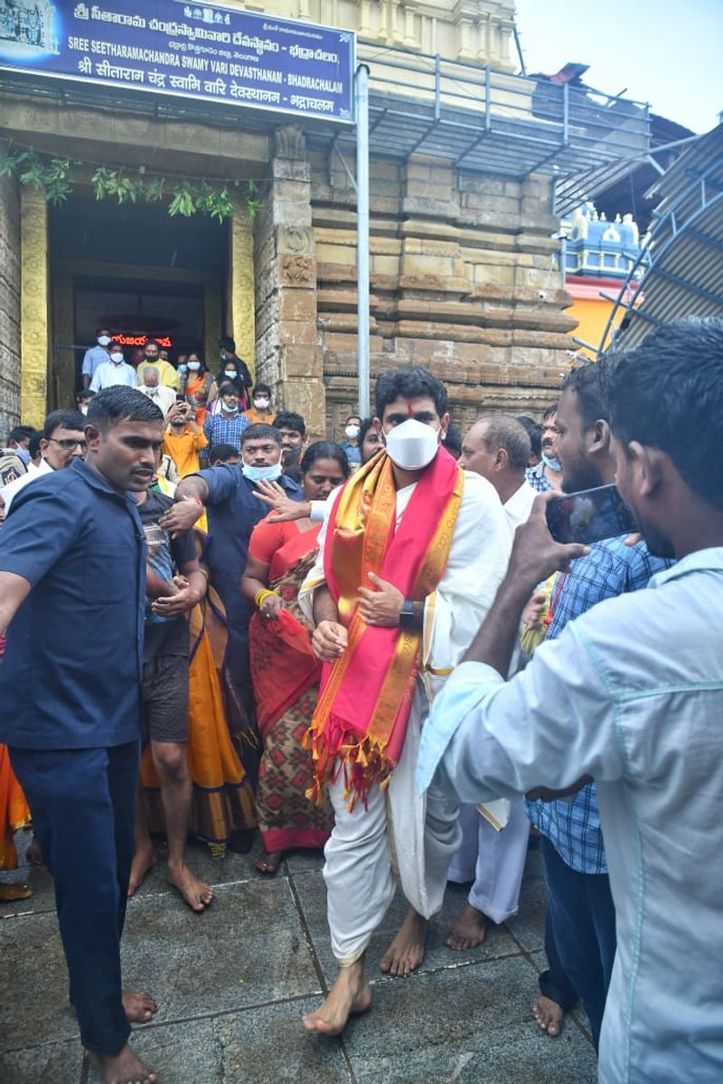 TDP Leader Nara Lokesh Visits Bhadrachalam Temple