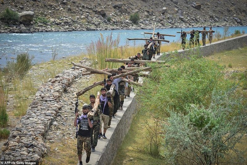 northern alliance forces train in the Afghan mountains agianst taliban