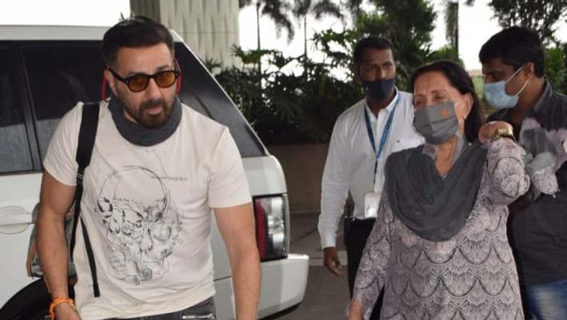 sunny deol spotted at airport with mother prakash kaur everyone is praising him