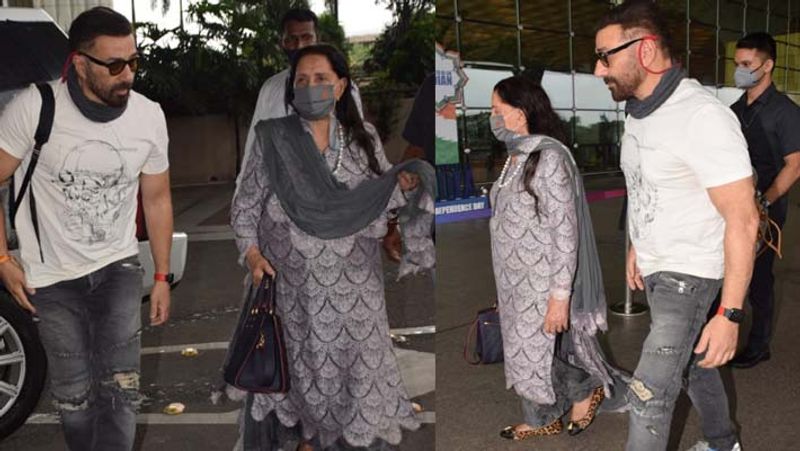sunny deol spotted at airport with mother prakash kaur everyone is praising him