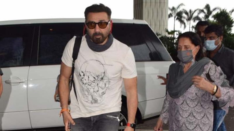 sunny deol spotted at airport with mother prakash kaur everyone is praising him