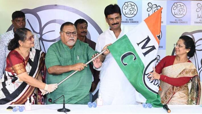 Bagda MLA Biswajit Das joined TMC today in presence of AITC leaders bmm Bagda MLA Biswajit Das joined TMC today in presence of AITC leaders bmm