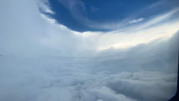 Pilots fly into the eye of Hurricane Ida; watch horrifying video-tgy Pilots fly into the eye of Hurricane Ida; watch horrifying video-tgy