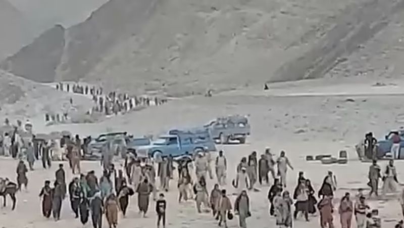 Afghanistan Refugees walking through the desert to Iran and Pakistan