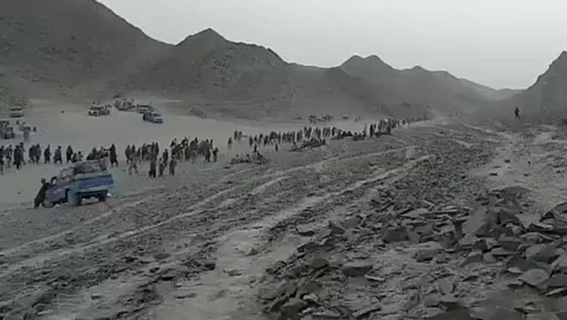 Afghanistan Refugees walking through the desert to Iran and Pakistan