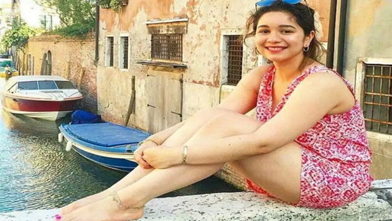 Sara Tendulkar fabulous look in gym suit, pics goes viral in Instagram