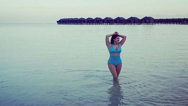 sunny leone enjoying vacation in maldives actress share photos in blue bikini